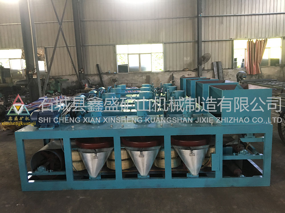 三盤(pán)帶式電磁磁選機(jī) 三盤(pán)帶式電磁磁選機(jī)