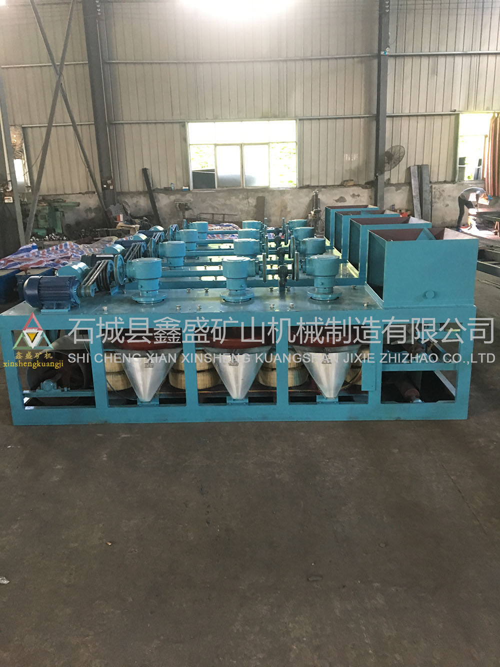 三盤(pán)帶式電磁磁選機(jī) 三盤(pán)帶式電磁磁選機(jī)