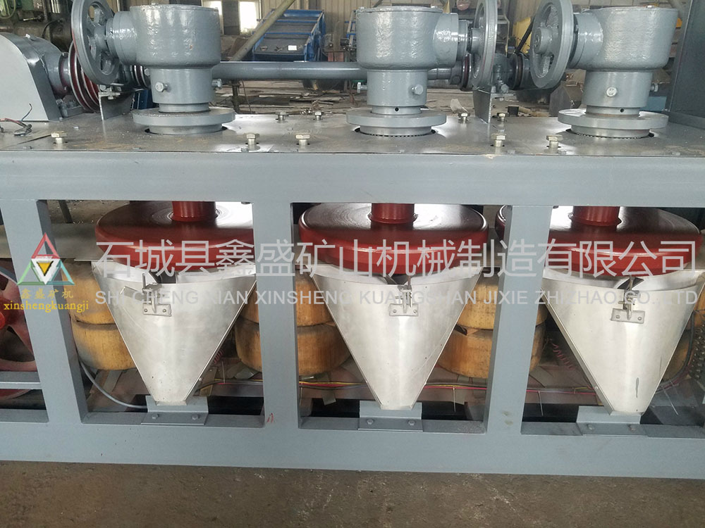 三盤帶式電磁磁選機 三盤帶式電磁磁選機