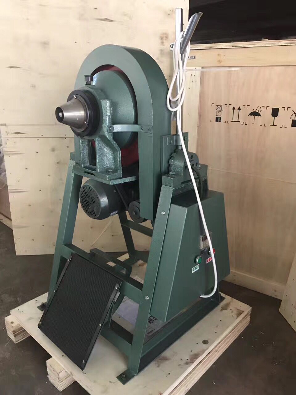 XMQ錐形球磨機(jī) XMQ錐形球磨機(jī)